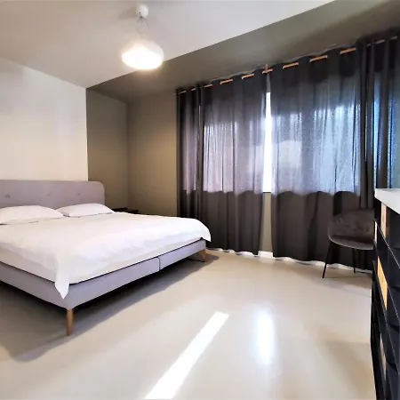 Grey Hotel apartamentowy 2*