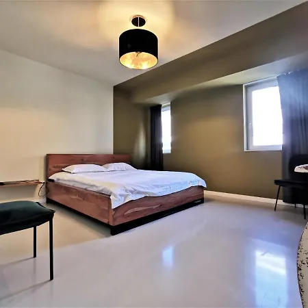Grey Hotel apartamentowy 2*